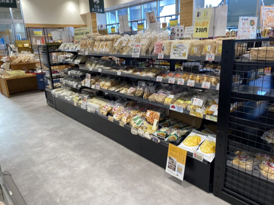 石川県の道の駅「めぐみ白山」のお菓子売り場