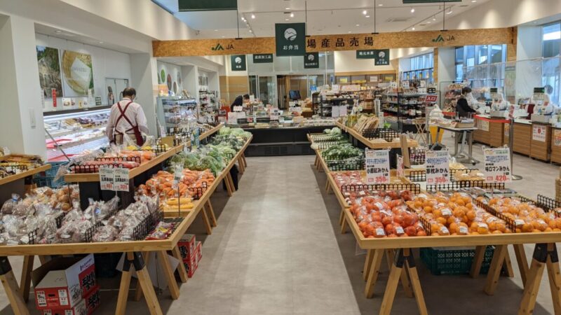 石川県の道の駅「めぐみ白山」の野菜直売所